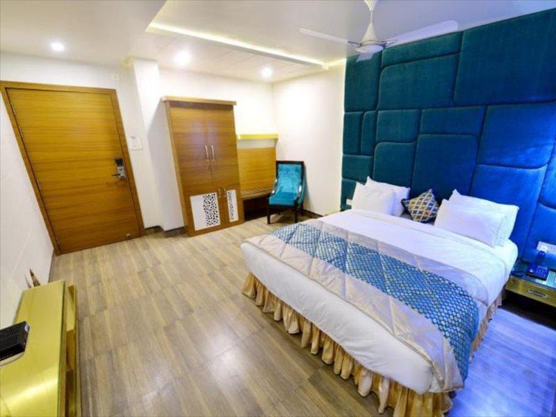 Hotel Mk Vivanta Gwalior Exteriör bild