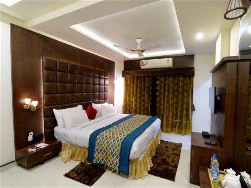 Hotel Mk Vivanta Gwalior Exteriör bild