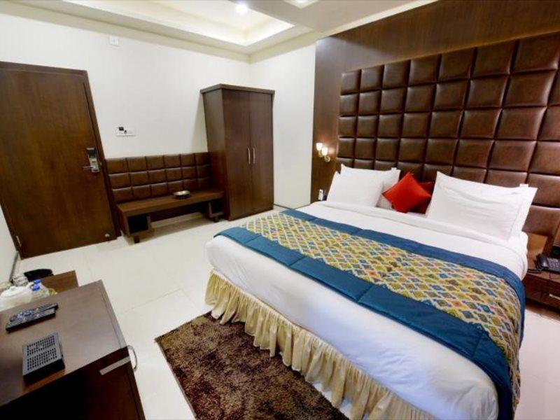 Hotel Mk Vivanta Gwalior Exteriör bild